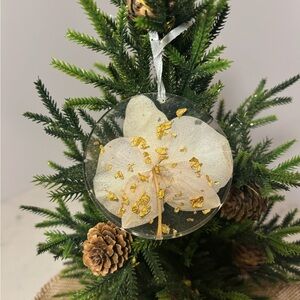 Handmade christmas/ wall ornament with real flowers